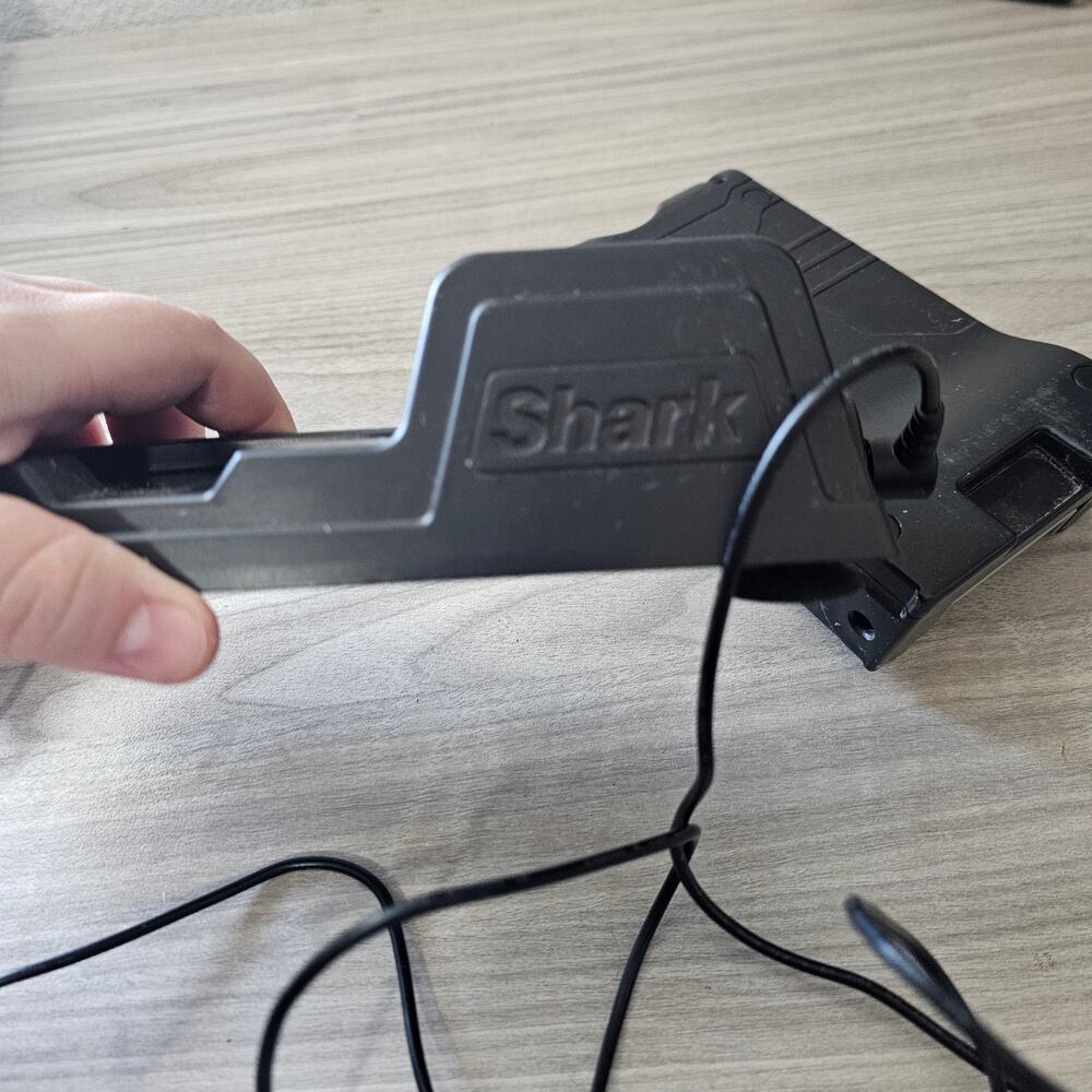 Shark XBAT200 Rechargeable Lithium Ion Battery Includes Dock and ac adapter - Picture 5 of 9